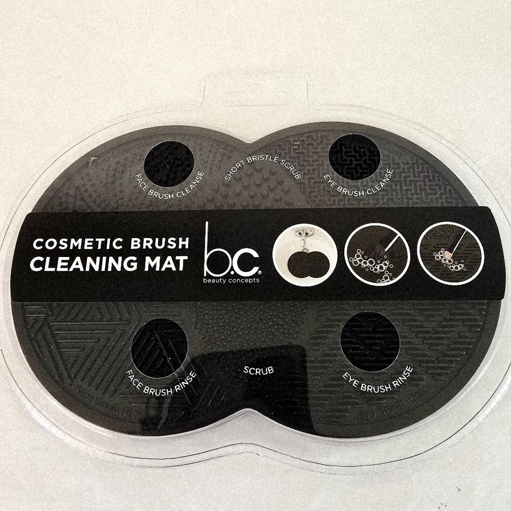 Estée Lauder Cosmetic Brush Set with Cleaning Mat